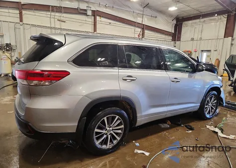2018 Toyota Highlander Se z USA, uszkodzony, nr VIN 5TDJZRFH1JS530973